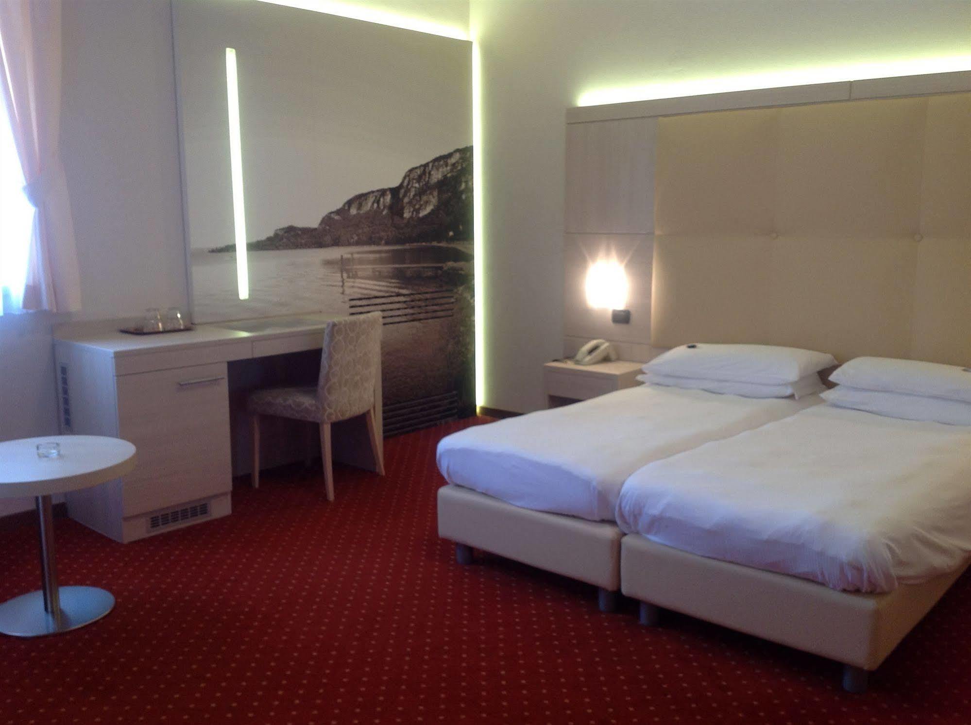 Hotel Villa Ca' Nova ***S การ์ดา ภายนอก รูปภาพ