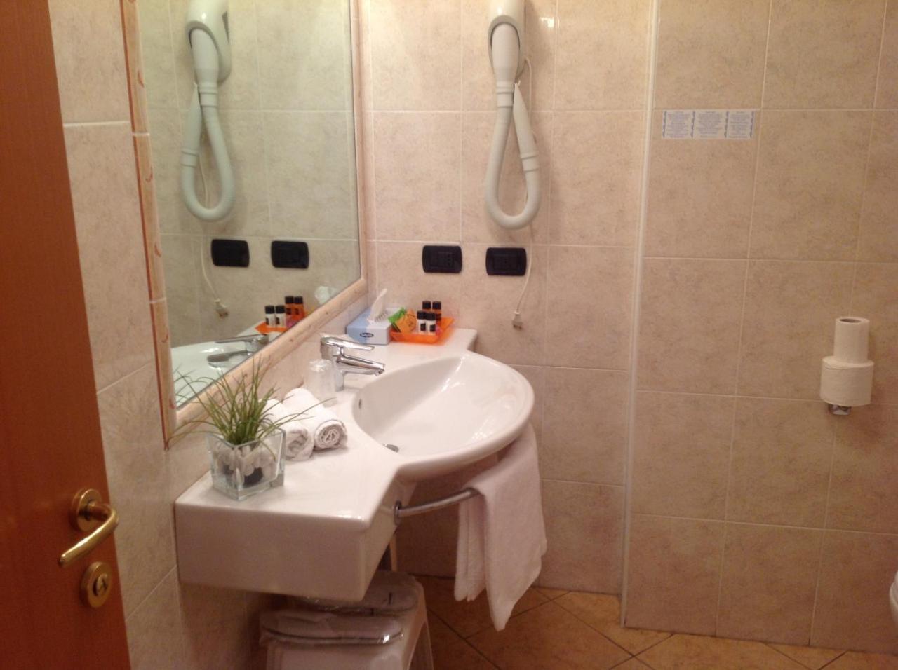 Hotel Villa Ca' Nova ***S การ์ดา ภายนอก รูปภาพ